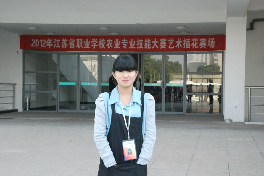 张婷,女,生于1995年9月,2010年6月毕业于南京市江宁淳化中学,同年9月